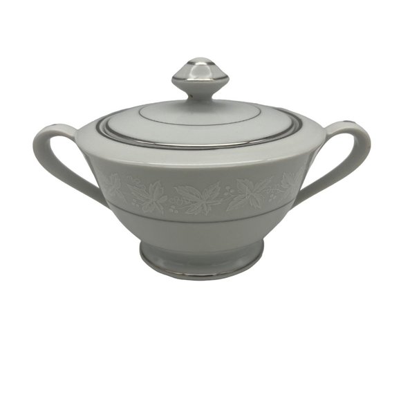 Fine China of Japan Huntington Sugar Bowl with Lid White Flowers Platinum Trim - Picture 1 of 7